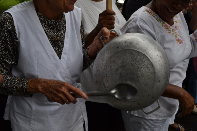 Entre ollas y sartenes, vuelven a sonar cacerolazos en Santo Domingo