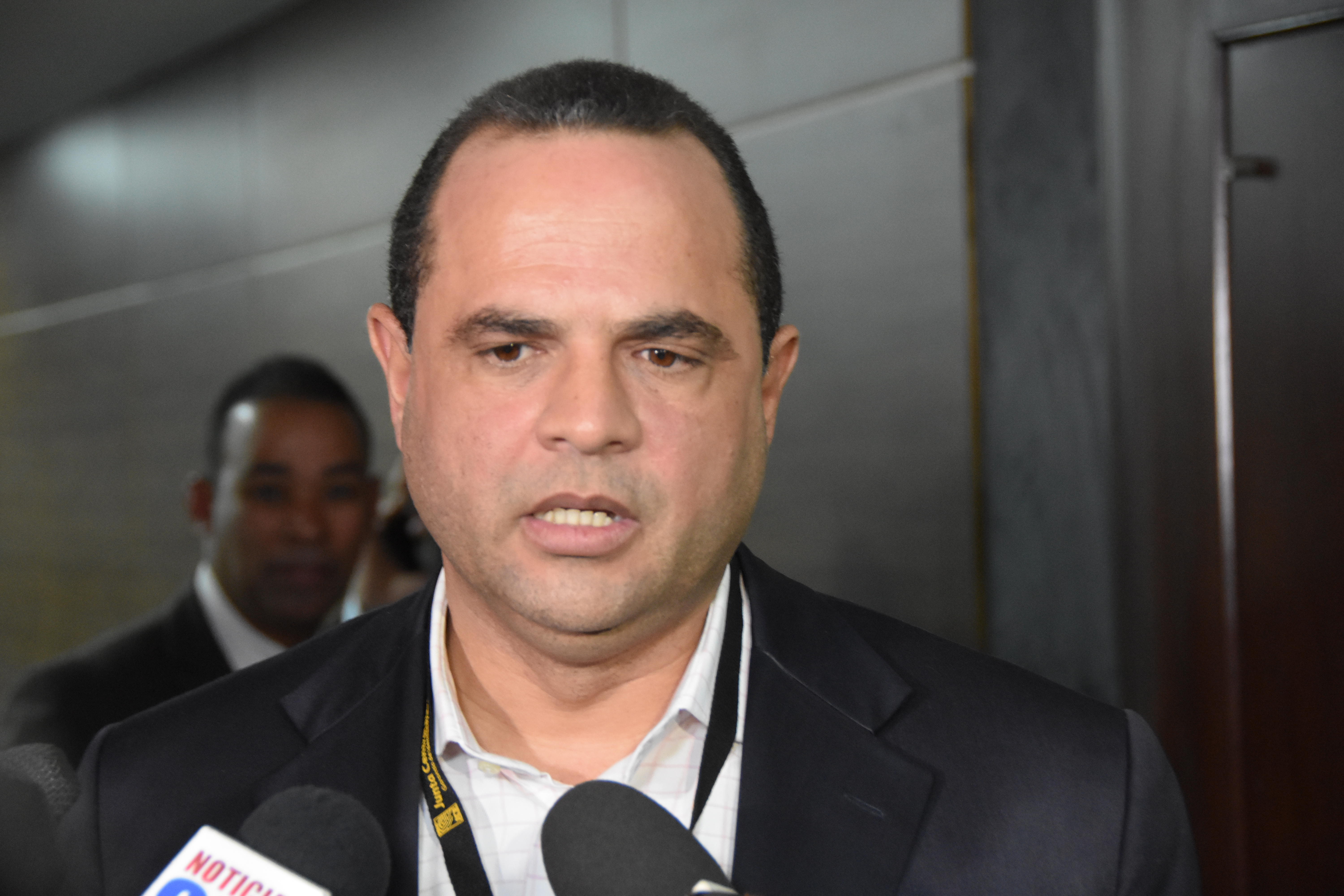 Manuel Crespo rechaza dinero destinado a partidos políticos sea reducido