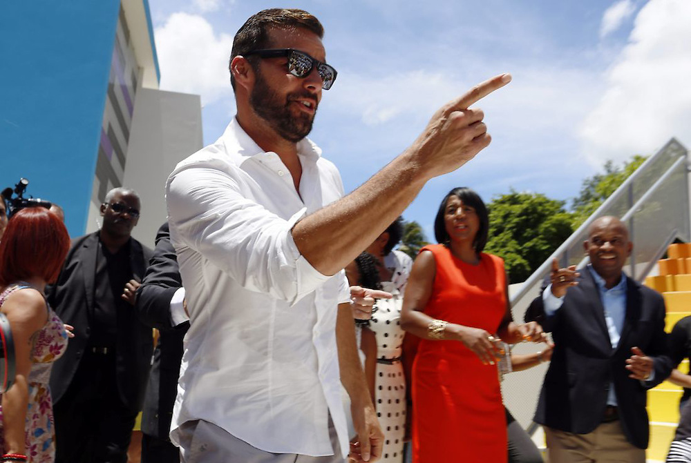 Fundación Ricky Martin amplía las ayudas a familias vulnerables ante COVID-19