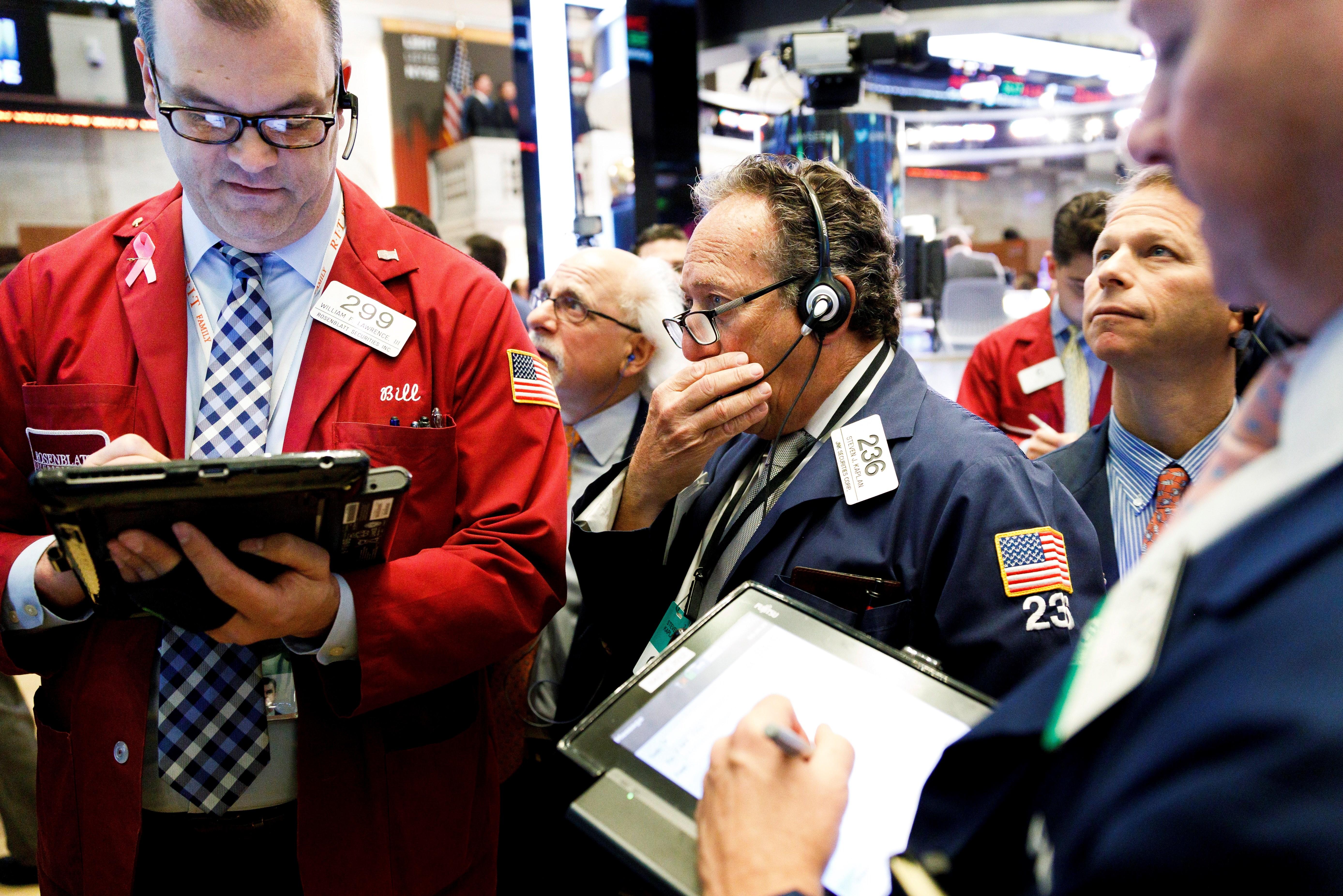 Wall Street abre mixto y el Dow Jones baja un 0,19 %, pendiente del debate