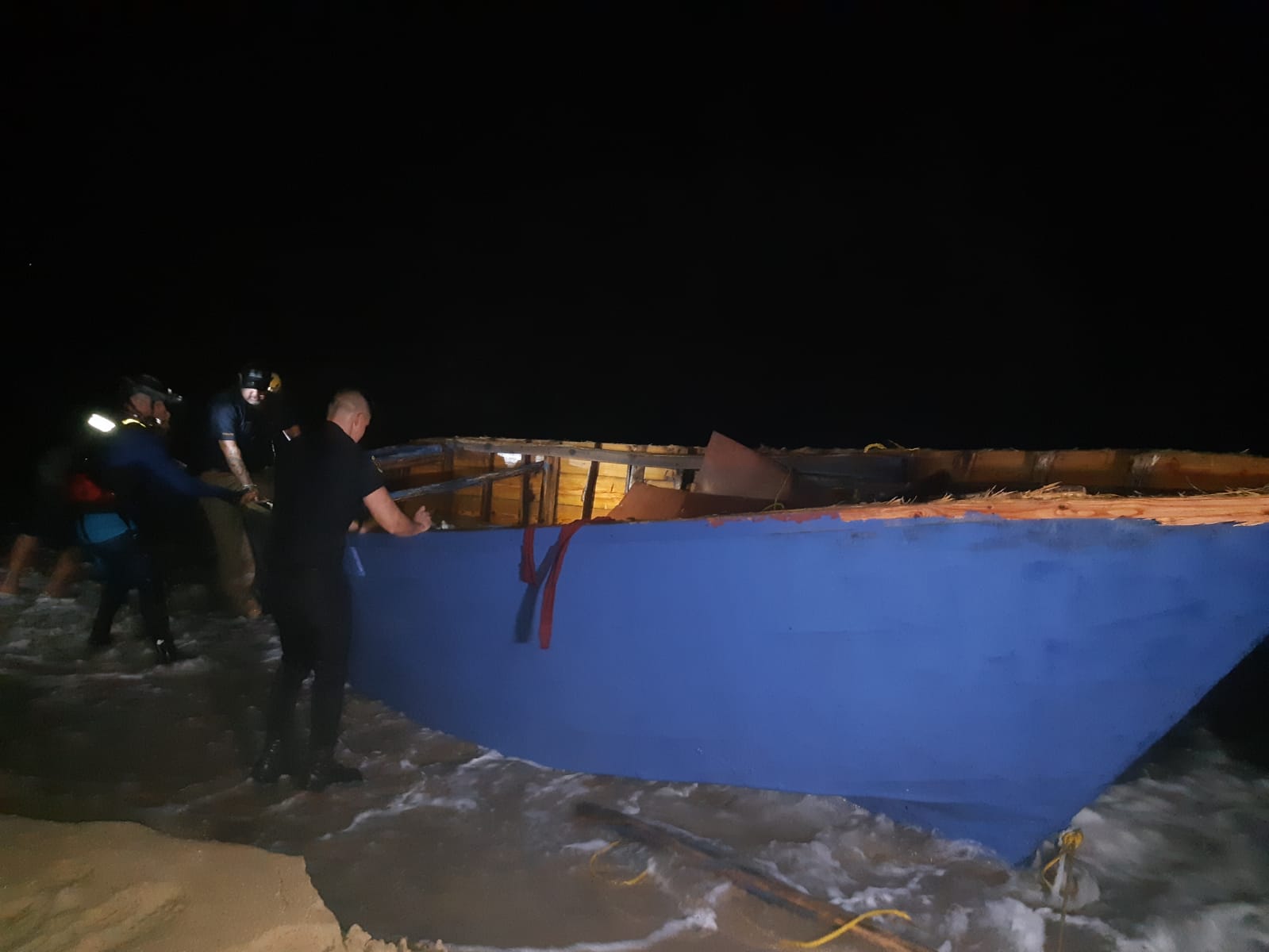 Rescatan a 47 personas que estaban a la deriva rumbo a Puerto Rico