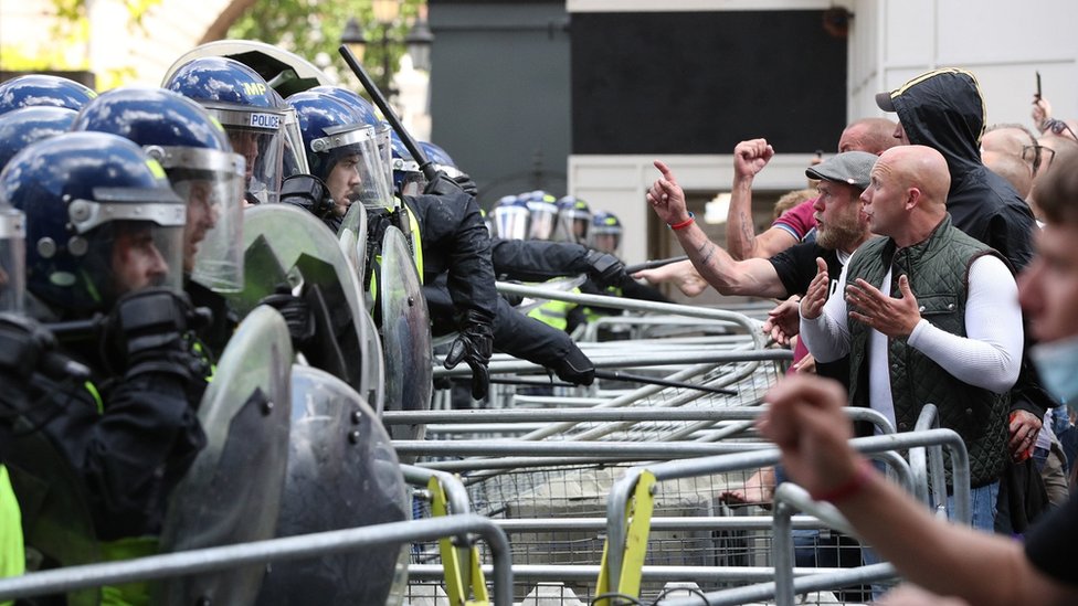 Cómo las protestas contra el racismo en Europa despertaron el monstruo dormido de la extrema derecha
