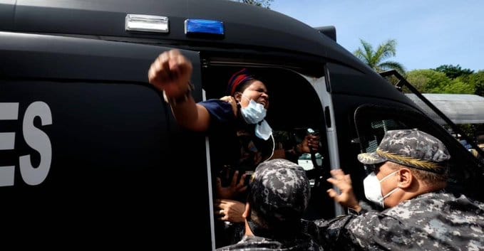 Acto contra racismo en Santo Domingo termina de forma abrupta e incidentada