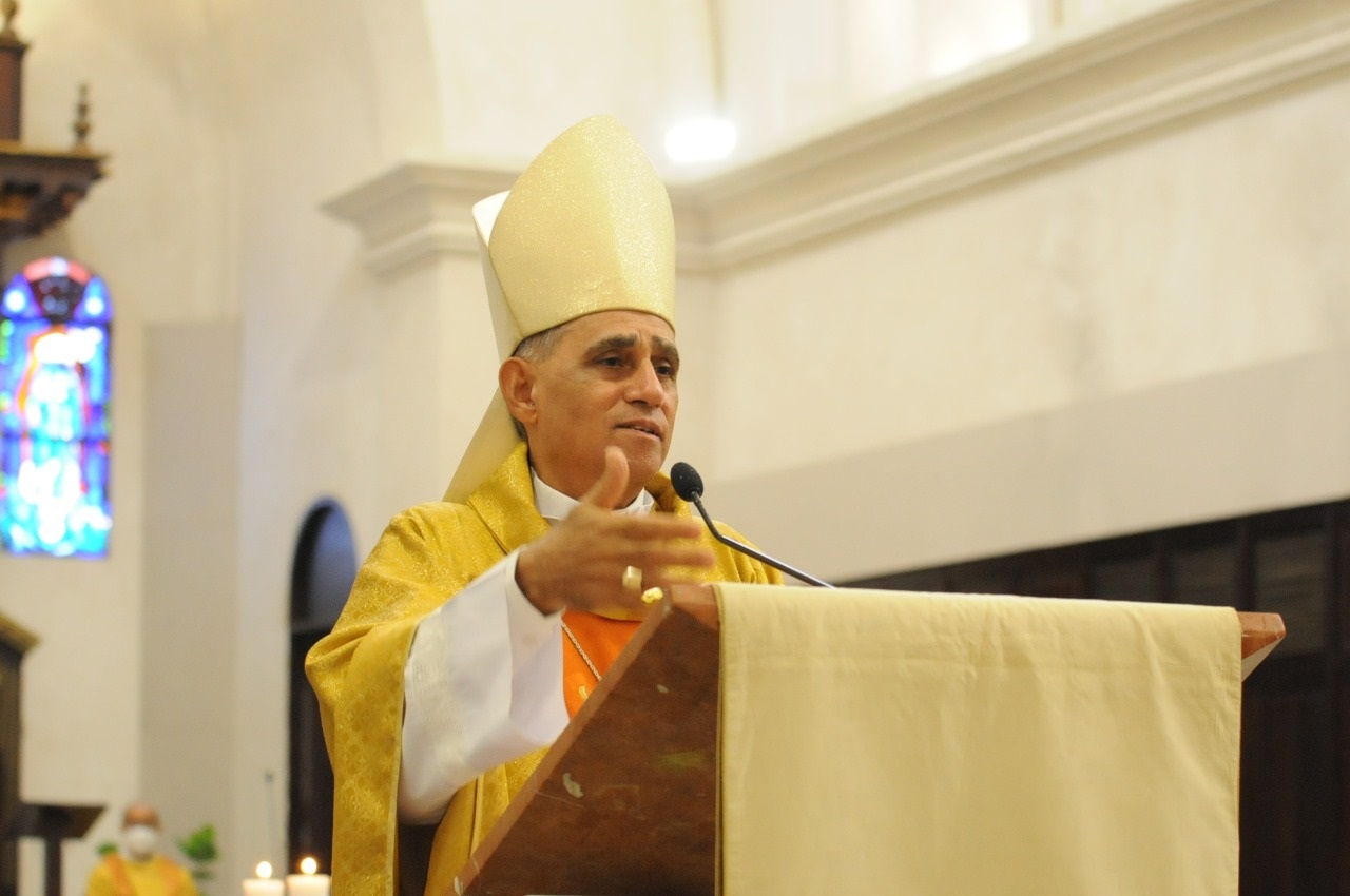 Monseñor Bretón pide por salud Luis Abinader y critica campaña sucia redes sociales