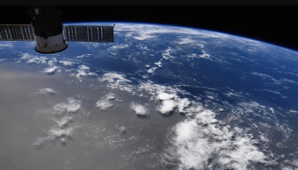 Dominicanos cubiertos con nube de polvo del desierto del Sahara