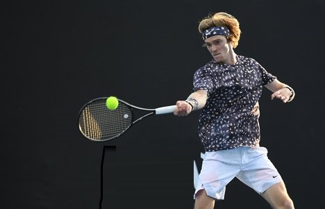 Ruso Rublev gana la final a Thiem en torneo en Austria