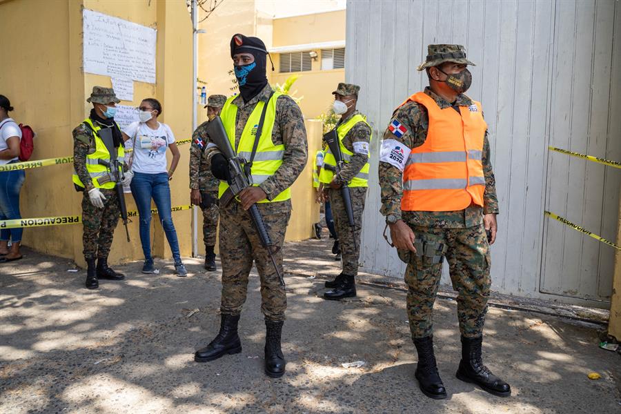 Cierran los colegios para las presidenciales y legislativas