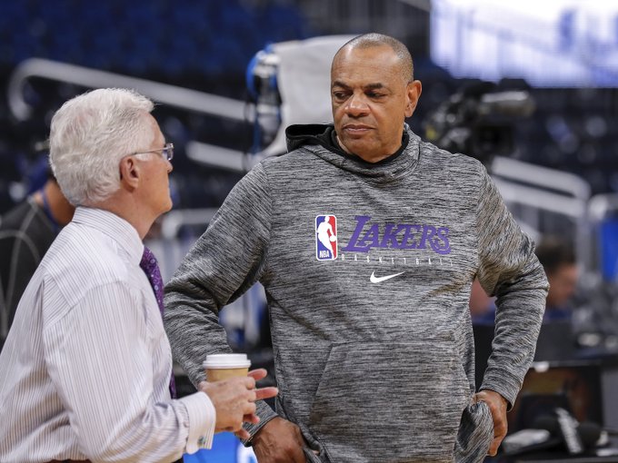 Entrenador asistente de los Lakers no viajará a Orlando