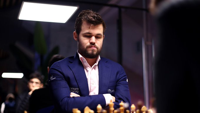 Ajedrecista Carlsen fue perdonado por Giri y ganó el Chessable Masters
