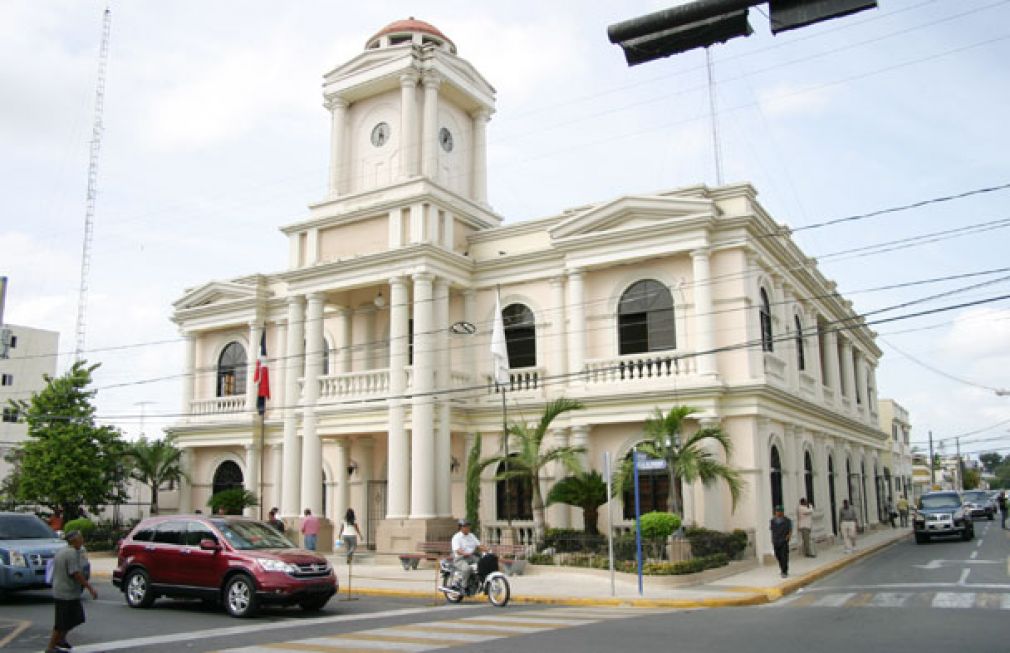 Palacio-Municipal-de-San-Francisco-de-Macorís