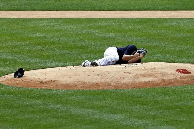 Tanaka regresa al campo luego de pelotazo en la cabeza