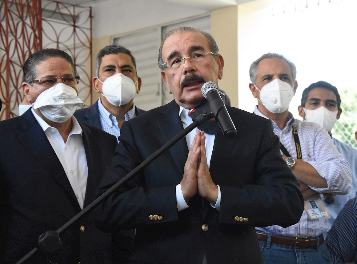 Danilo Medina crea comisión de transición gubernamental