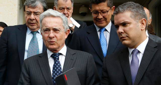 Presidente colombiano dolido por la prisión de Álvaro Uribe