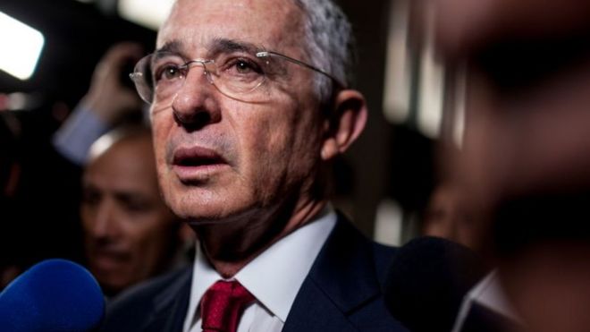 Álvaro Uribe: de qué se acusa al expresidente y por qué su arresto domiciliario es histórico en Colombia