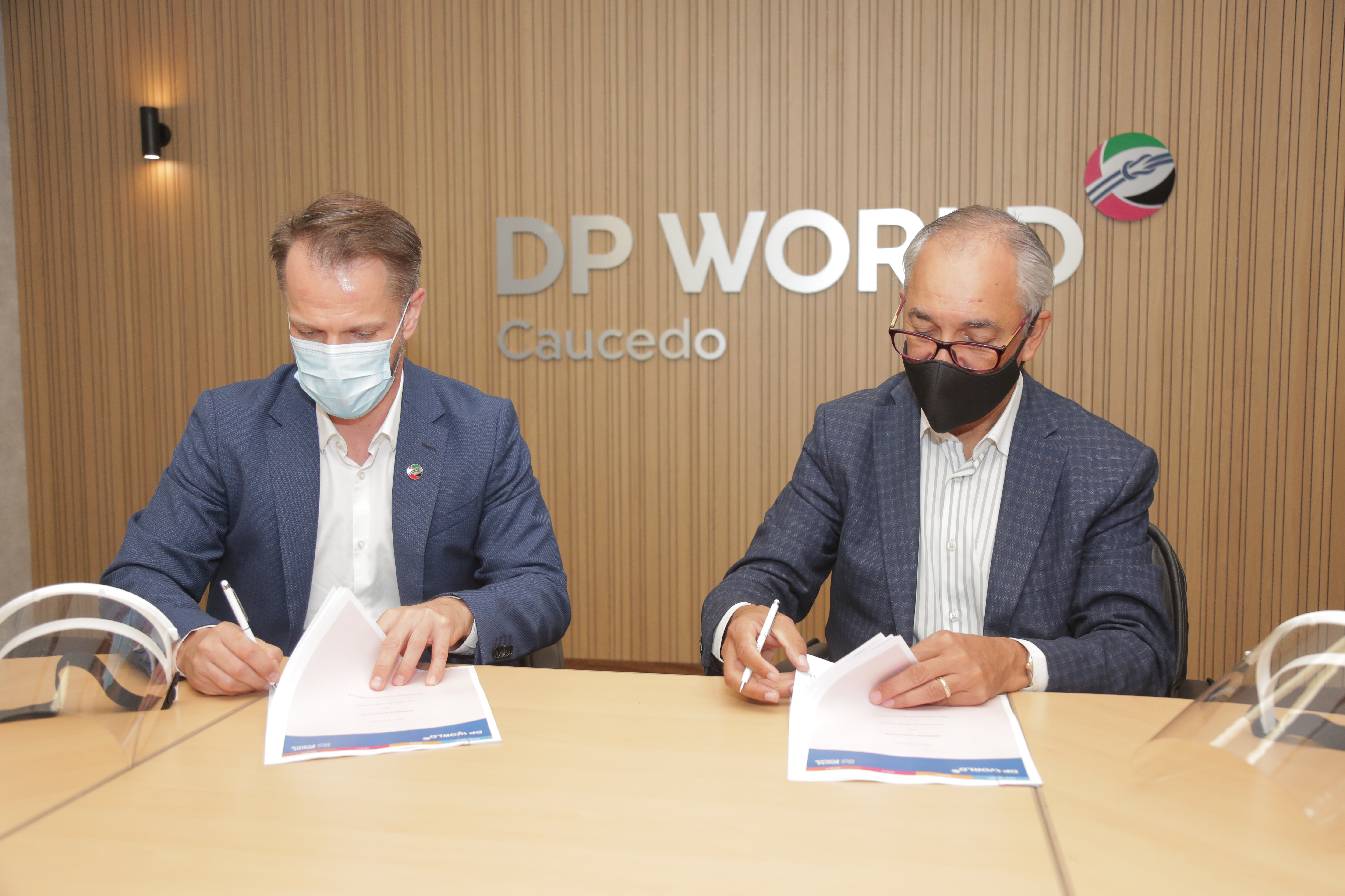 DP World Caucedo y Parque Cibernético, firman alianza para producir equipos de protección personal