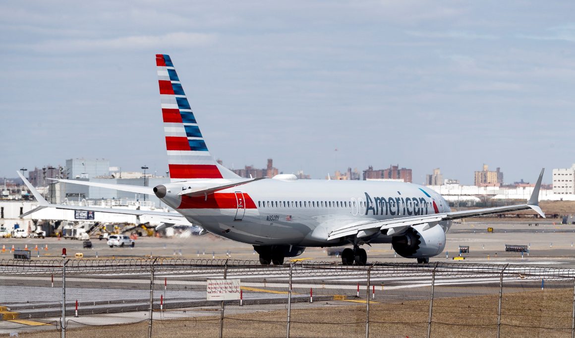 EEUU cancela 2.500 vuelos en el primer día de 2022 en prevención COVID-19