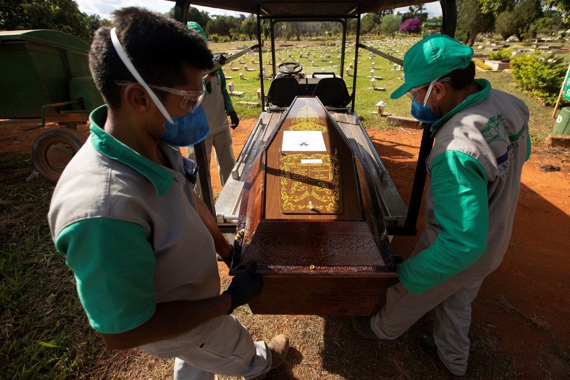 Brasil se convierte en el segundo país en superar las 100.000 muertes por COVID-19