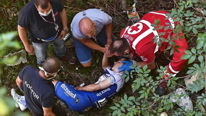Ciclista belga cae de un puente en el Giro de Lombardía