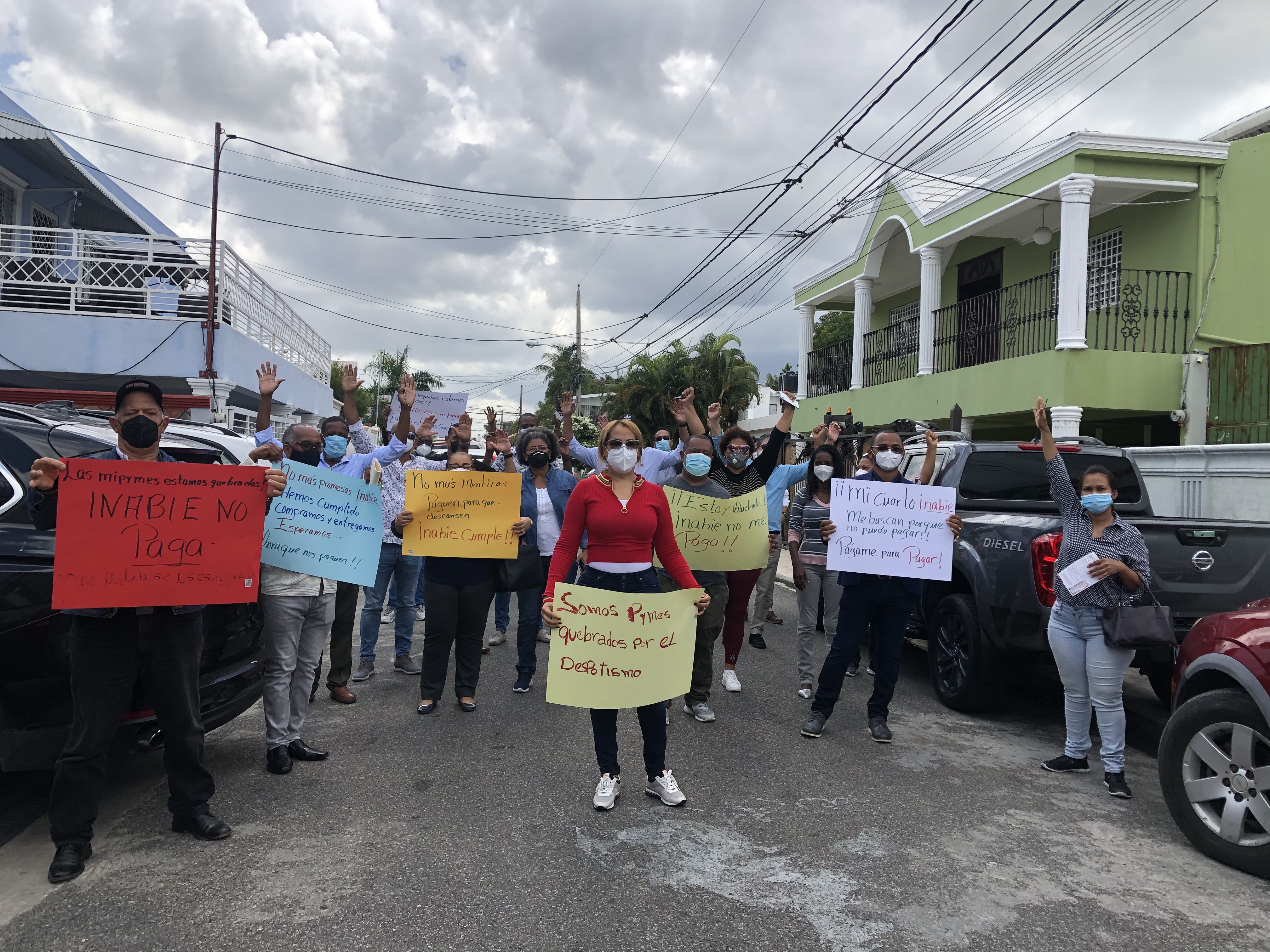 Suplidores de INABIE realizan protesta por falta de pagos