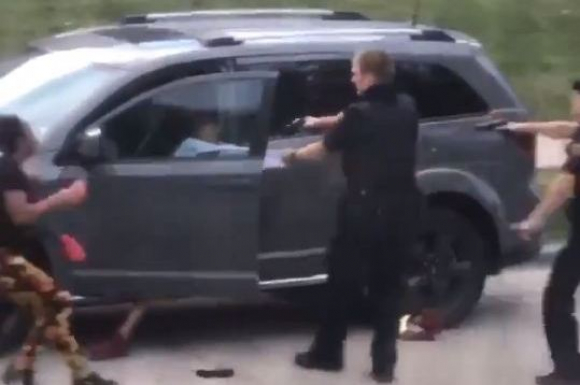 Policía de Wisconsin dispara por la espalda a un hombre y genera protestas