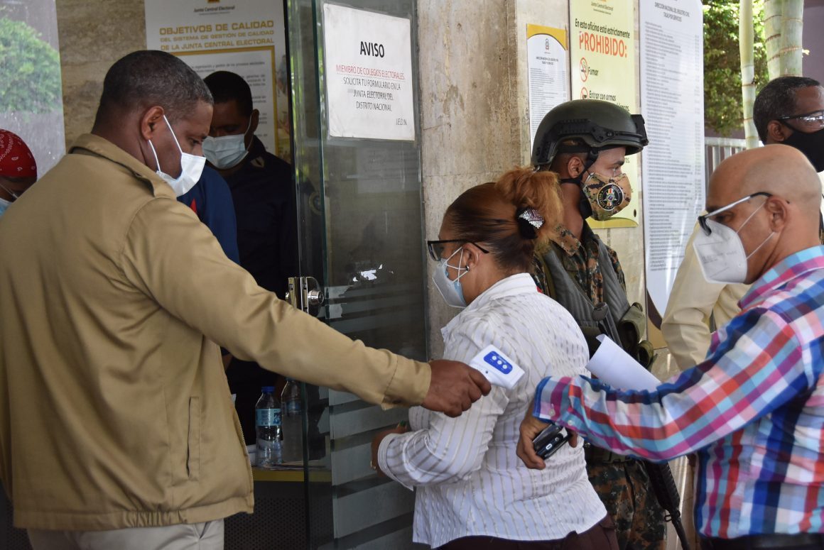 Coronavirus: 1,365 contagios y 9 decesos en 24 horas en República Dominicana