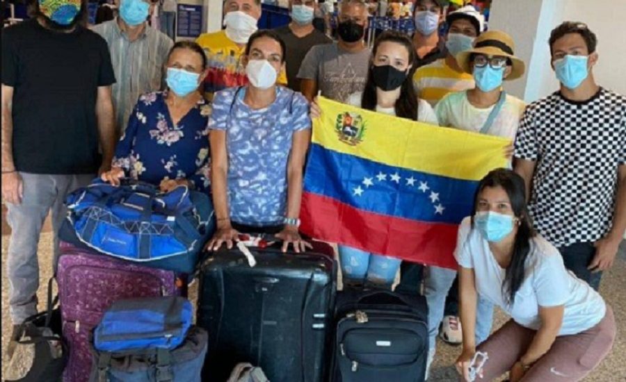 Aviones vacíos salen de Santo Domingo a Caracas y dejan en tierra a venezolanos sin dinero