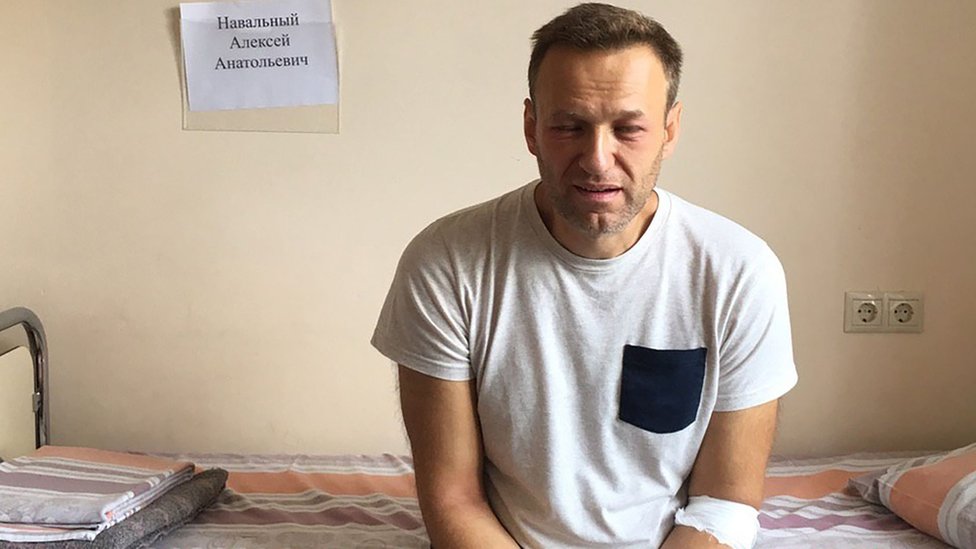 Quién es Alexei Navalny, el mayor crítico de Putin en Rusia que está hospitalizado de gravedad por envenenamiento