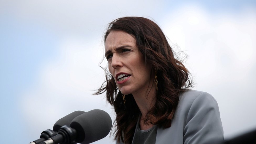 Coronavirus en Nueva Zelanda: Jacinda Ardern pospone las elecciones por el aumento de casos de covid-19