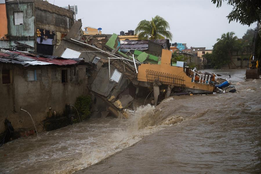 Torrenciales lluvias en República Dominicana por Laura
