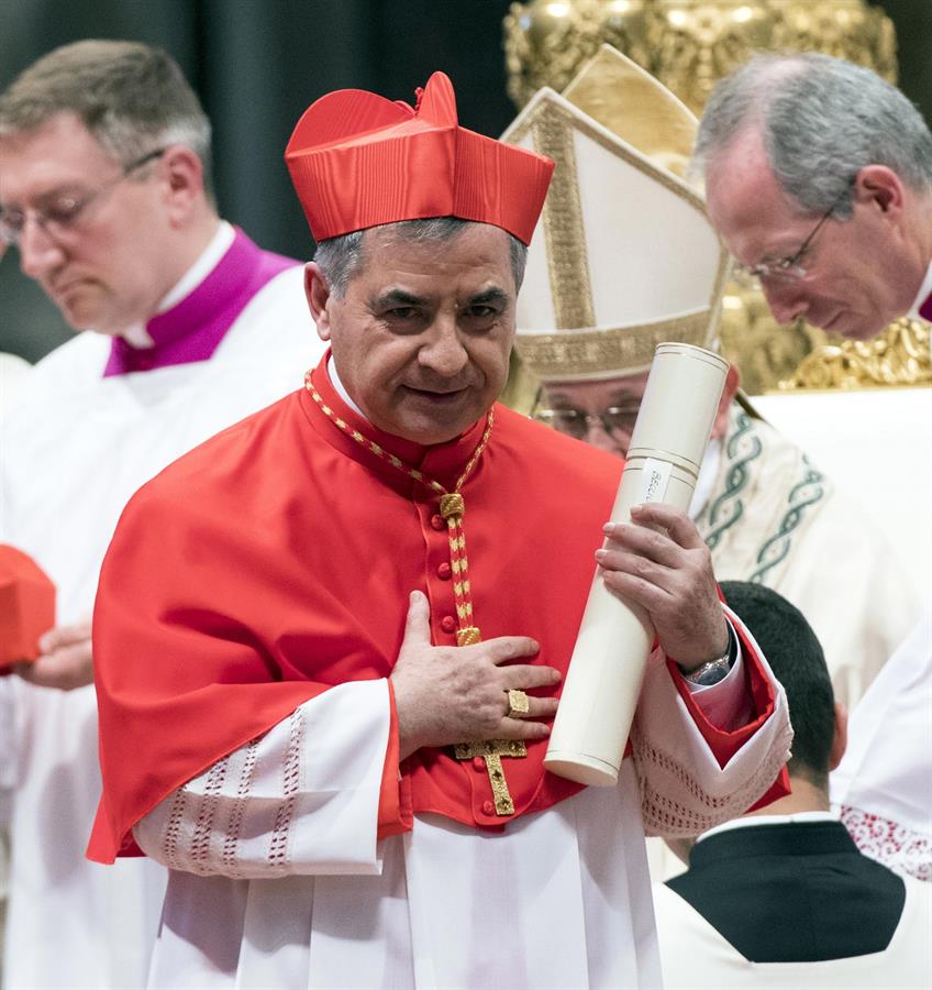 Remezón vaticano: Papa acusa a poderoso cardenal y le pide renuncia