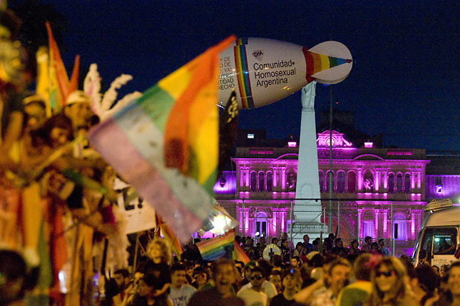 Personas travestis, transexuales y transgénero logran inclusión en gobierno de Argentina