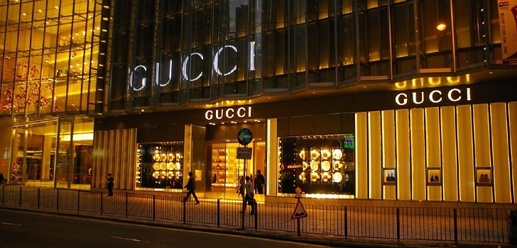Heredera de multimillonarios Gucci denuncia sufrió violaciones sexuales desde los 6 años