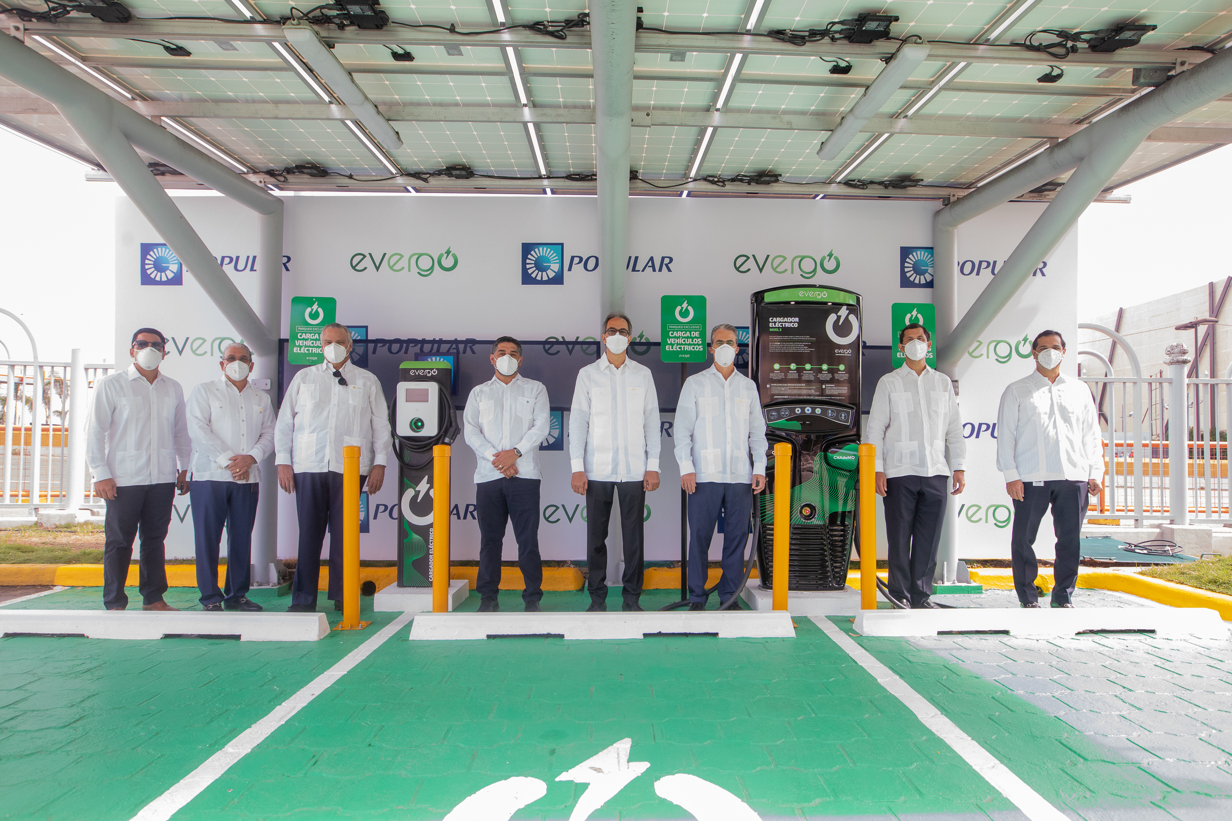 Inauguran estación de carga para vehículos eléctricos en la Torre Popular