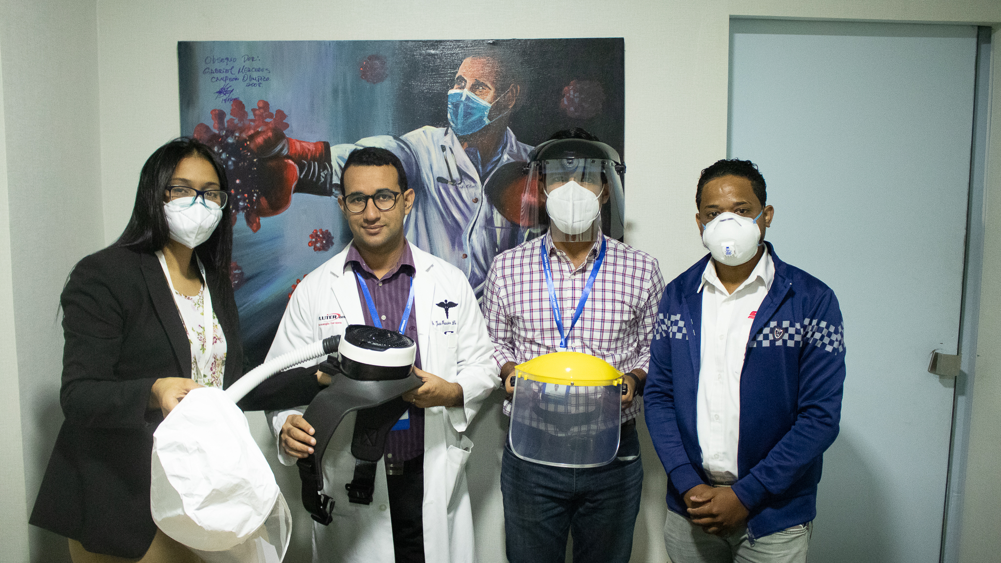 SOLUMECA dona equipo de sistema de respiración a clínica Cruz Jiminián