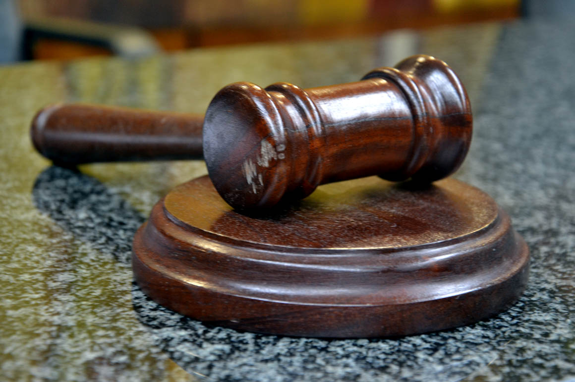 Se inhibe juez conoce acusación contra mujer acusada de torturar a expareja