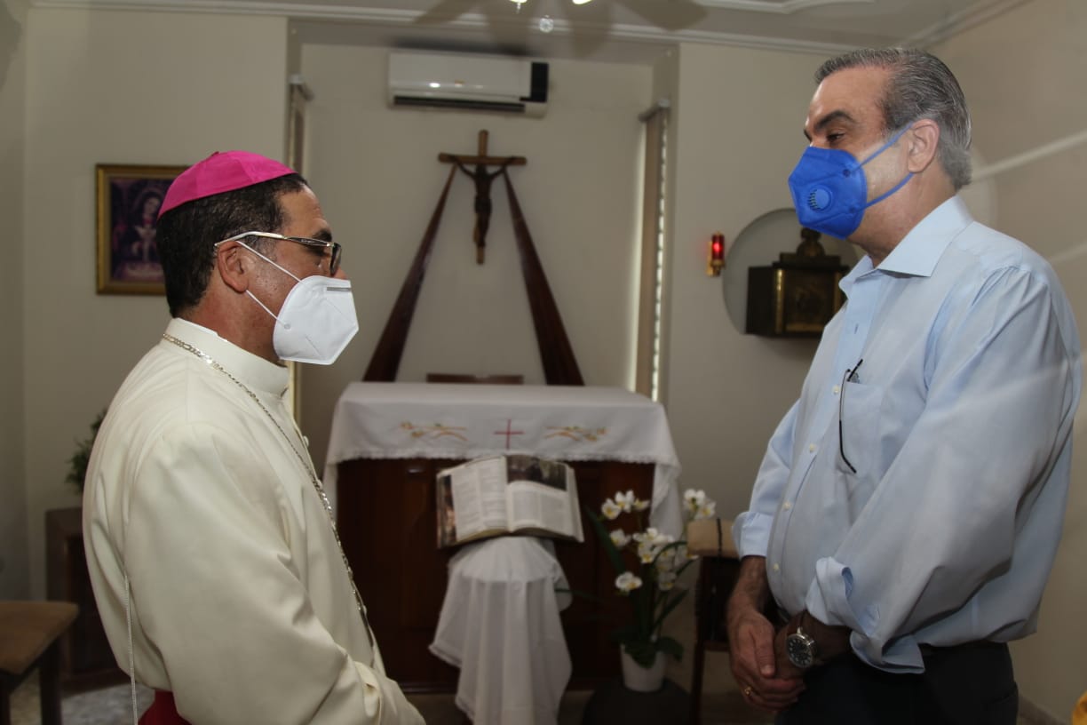 Presidente Luis Abinader se reúne con el obispo de San Pedro de Macorís monseñor Santiago Rodríguez