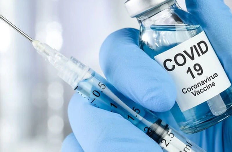 COVID-19: Paran ensayos con vacuna de Oxford