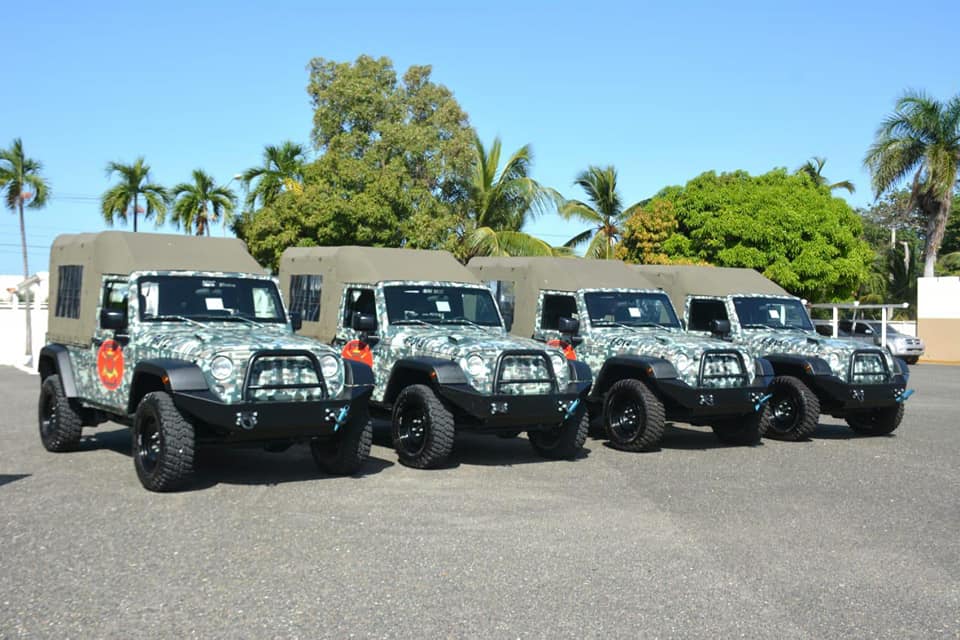 Comando Sur de EEUU dona vehículos a la Armada Dominicana