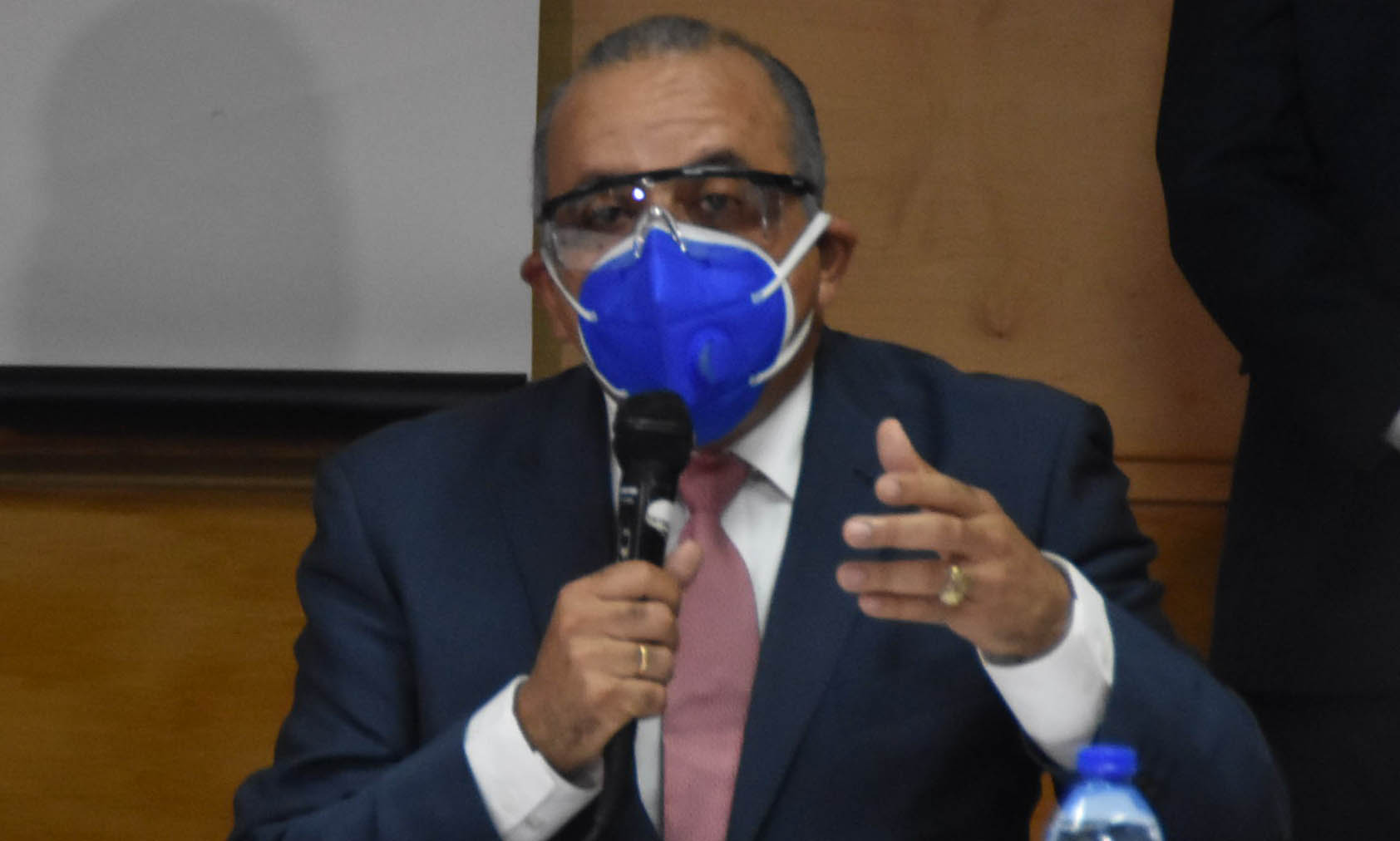 Ministro de Salud asegura muertes por coronavirus están reduciéndose