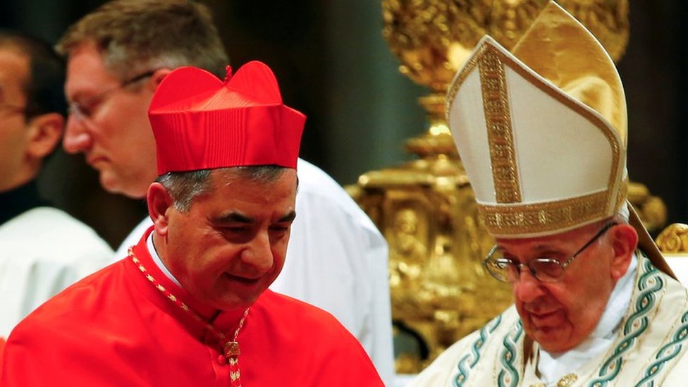 Cardenal Becciu: el escándalo por la compra de una lujosa propiedad en Londres que llevó a la renuncia de uno de los prelados más poderosos del Vaticano