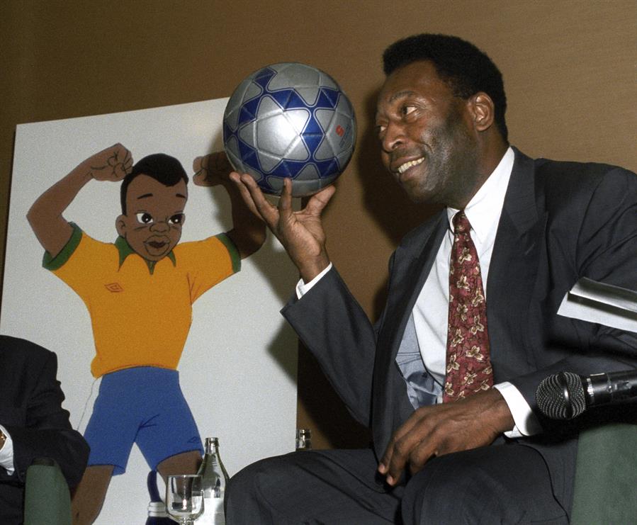Pelé pasa su 80 cumpleaños aislado por la pandemia