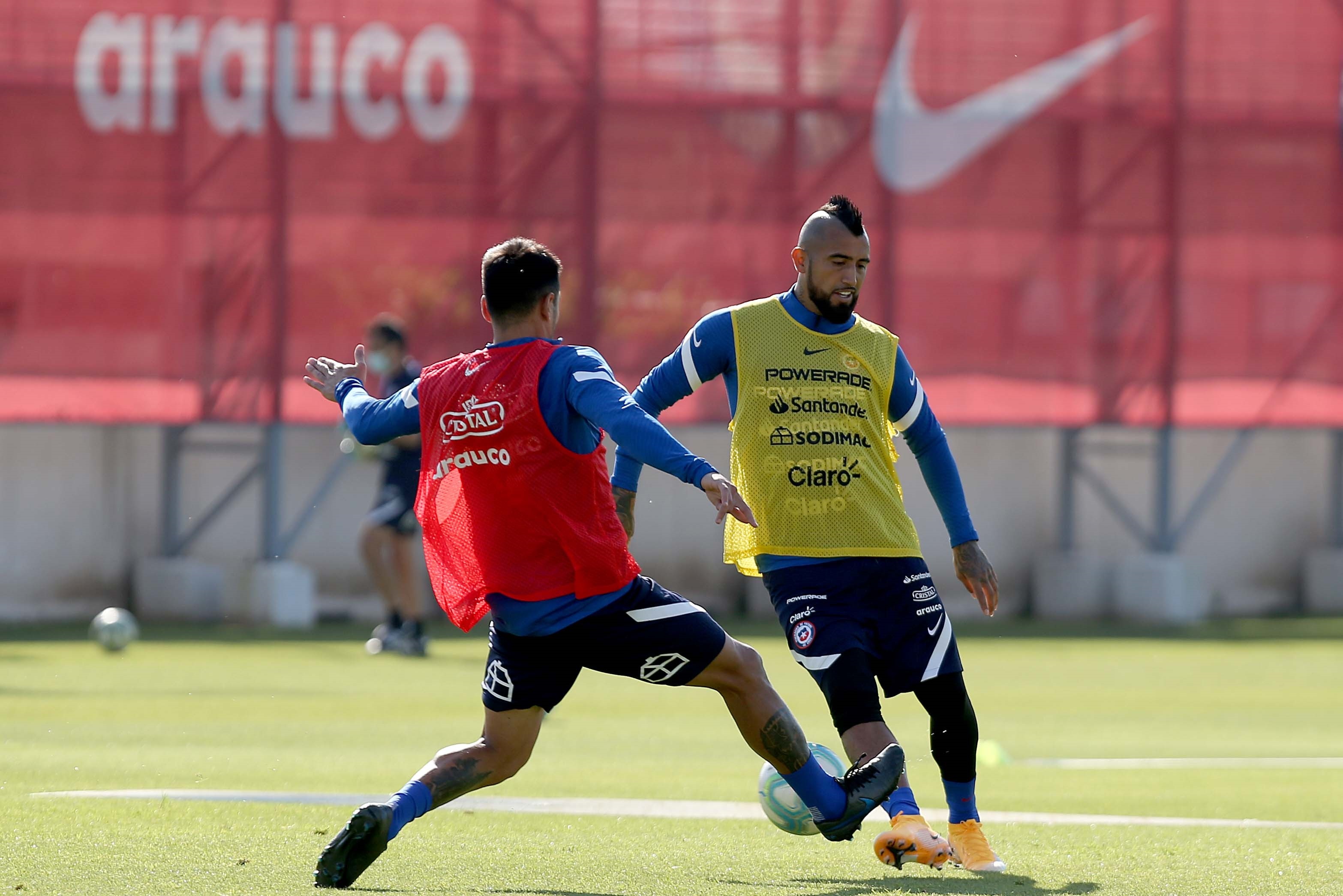 Alexis y Vidal se unen a los entrenamientos de Chile para enfrentar a Uruguay