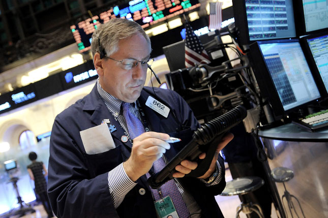 Wall Street abre en rojo y el Dow Jones pierde 1,37 %, por expansión COVID-19