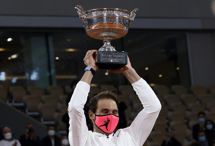 Nadal arrasa a Djokovic en final de Roland Garros
