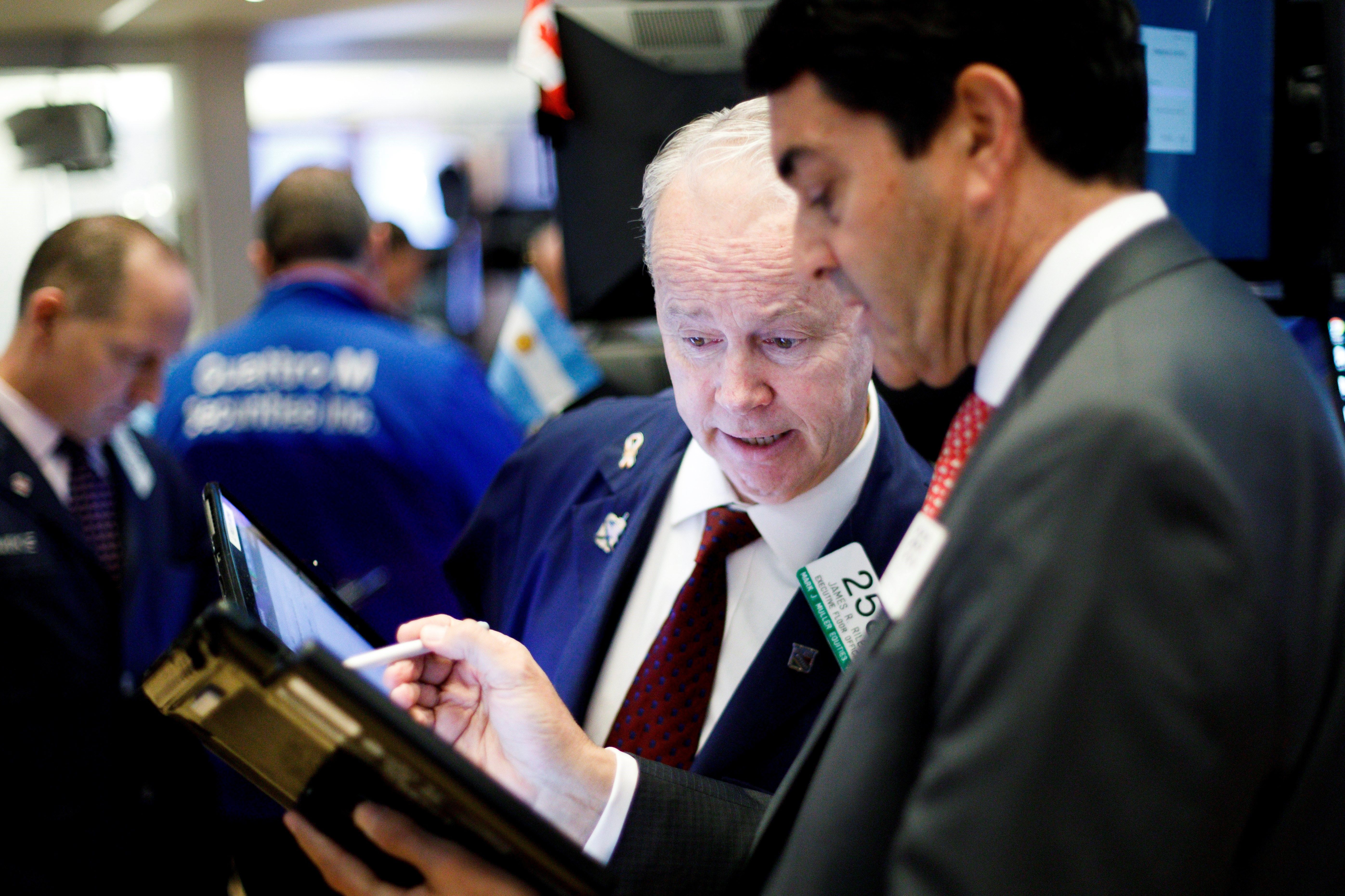Wall Street inicia su última jornada de una semana negra con nuevas caídas