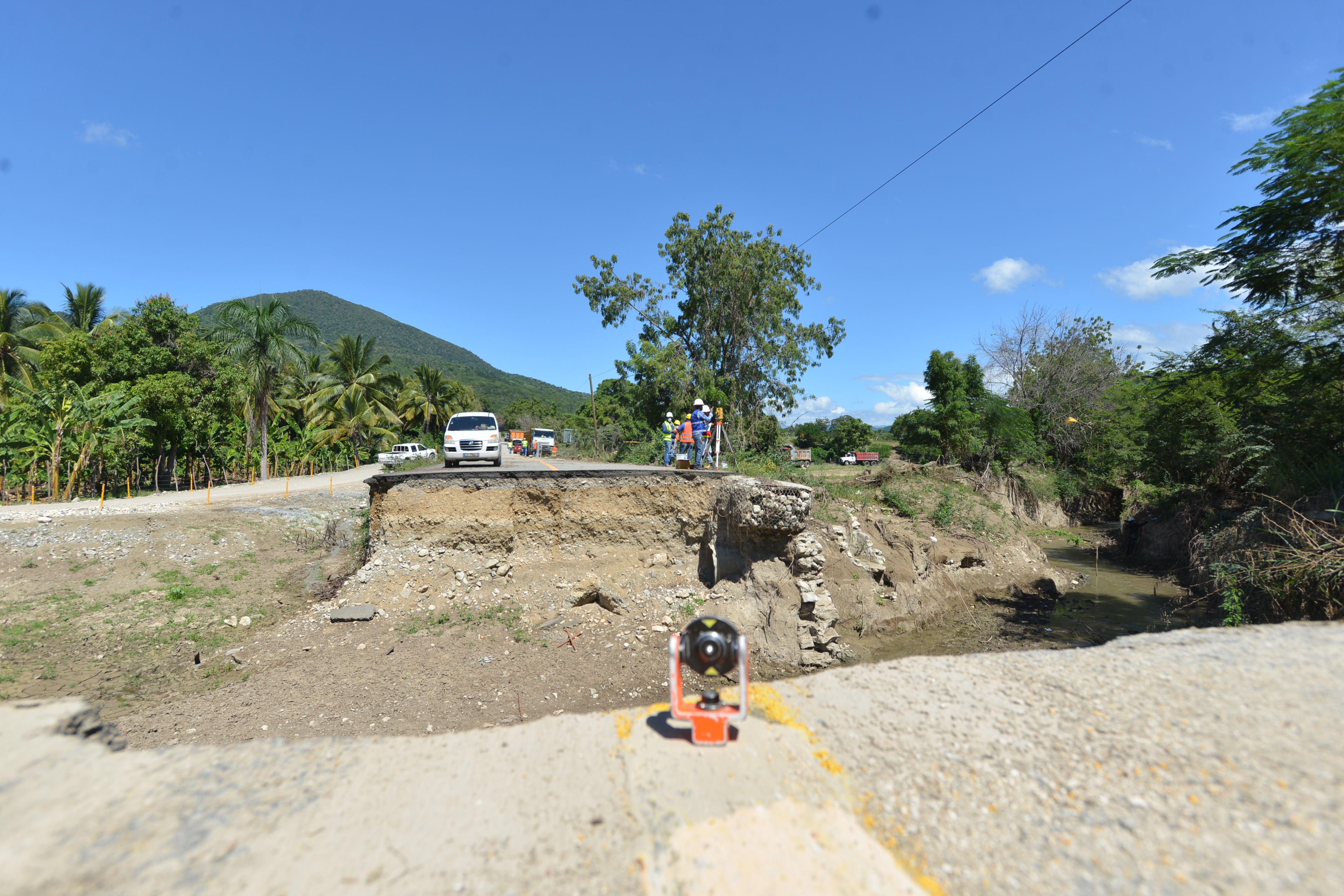 MOPC inicia construcción de puente en carretera Las Yayas-Padre Las Casas