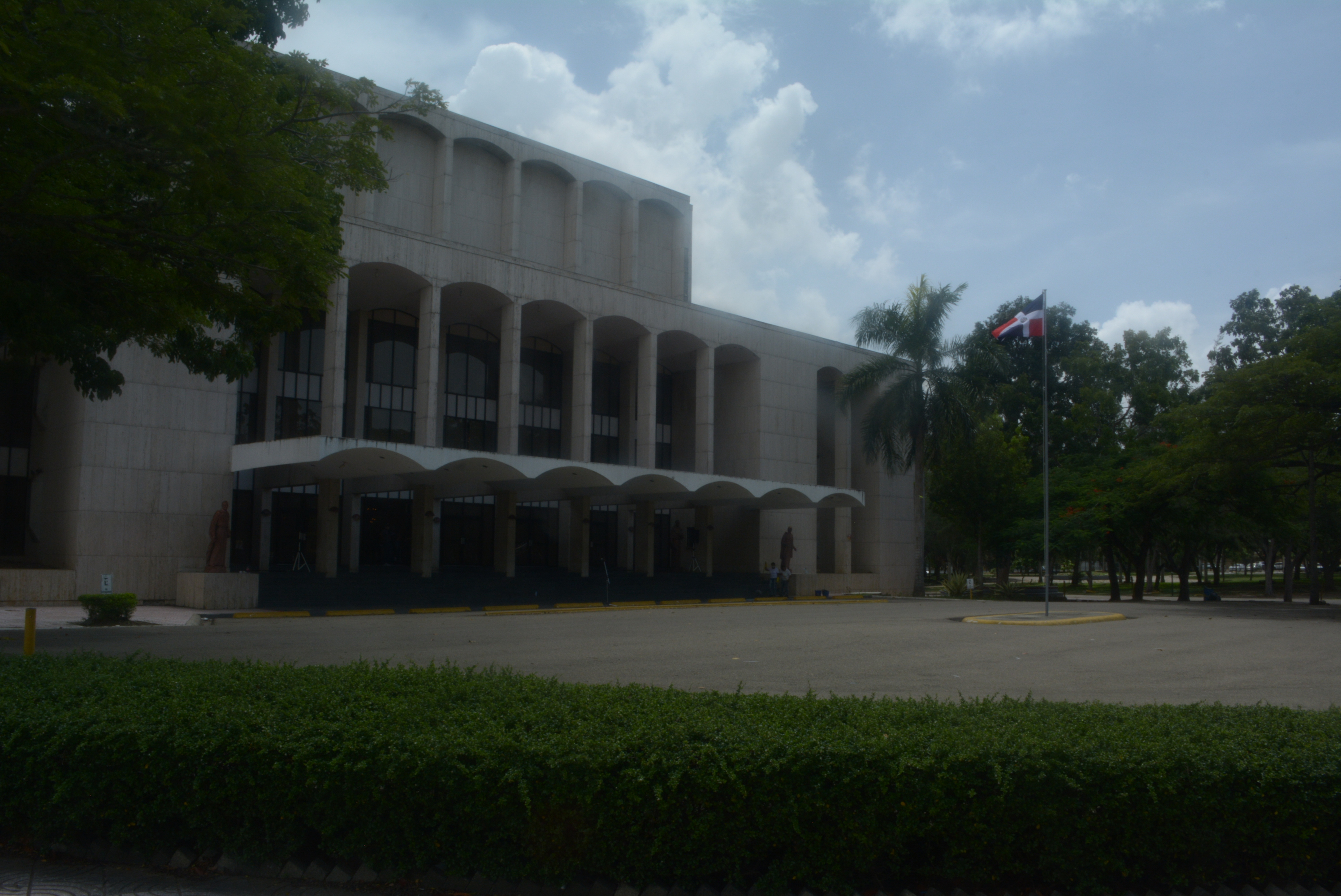 Dirección del Teatro Cibao justifica cambio imagen