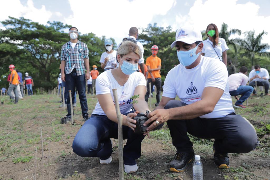 Ministra de la Juventud participa en reforestación en Puerto Plata