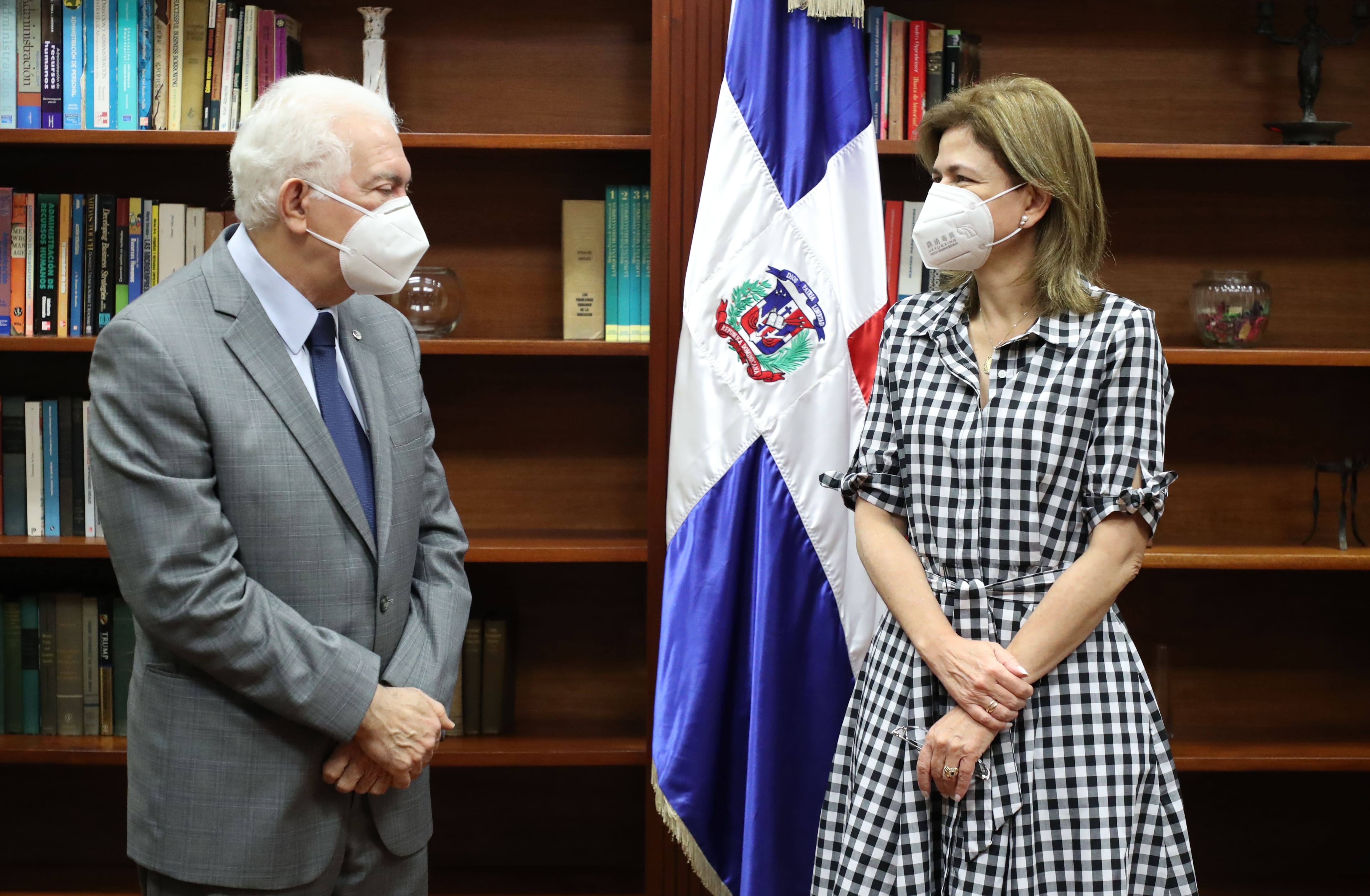 BHD León dona ventiladores al Gabinete de Salud para pacientes con COVID-19