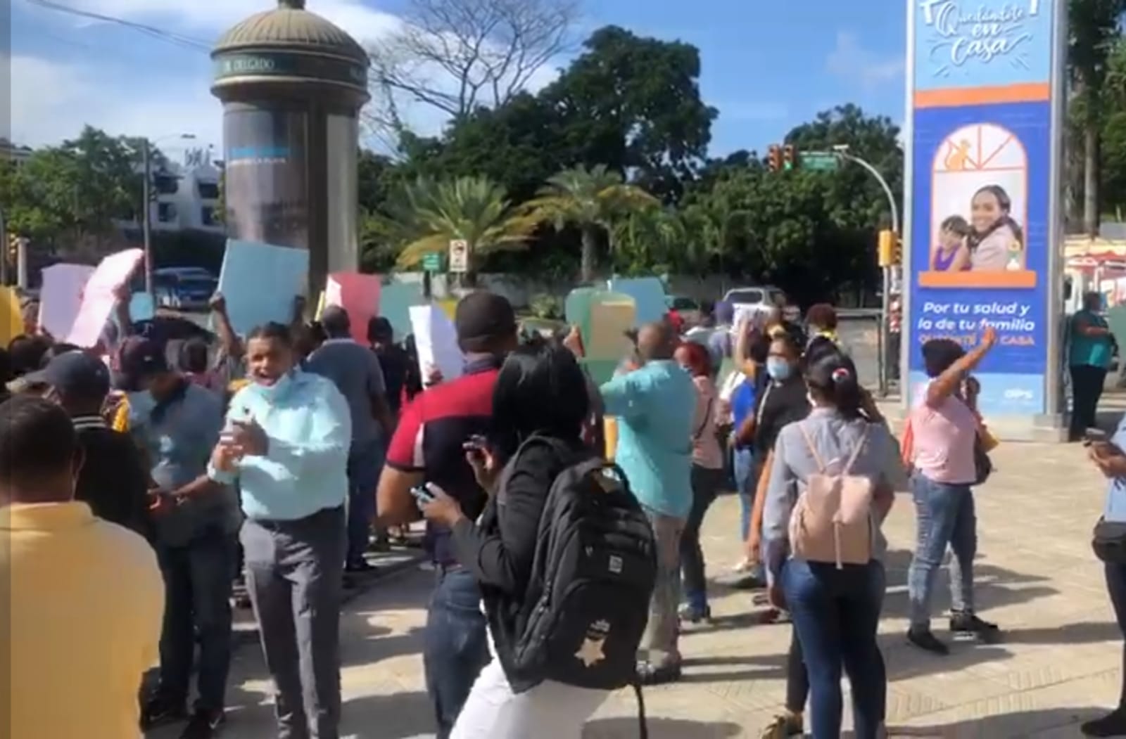Empleados cancelados de Alcaldía Santo Domingo Oeste reclaman sus prestaciones